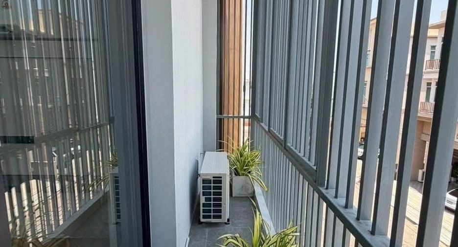 Casa en venta de 4 habitaciones en Lat Krabang, Bangkok