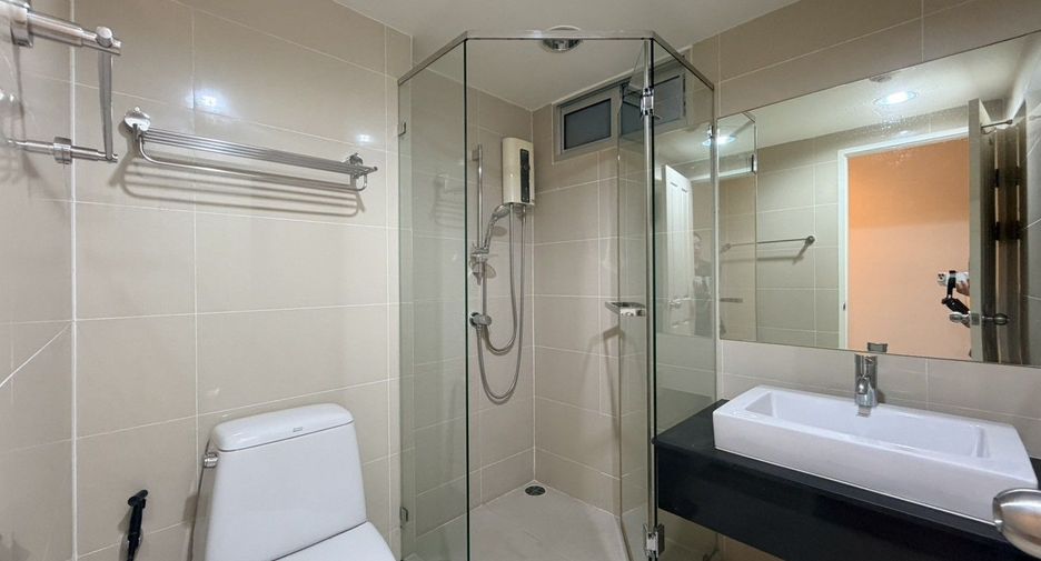 Condo en venta y en alquiler de 2 habitaciones en Huai Khwang, Bangkok
