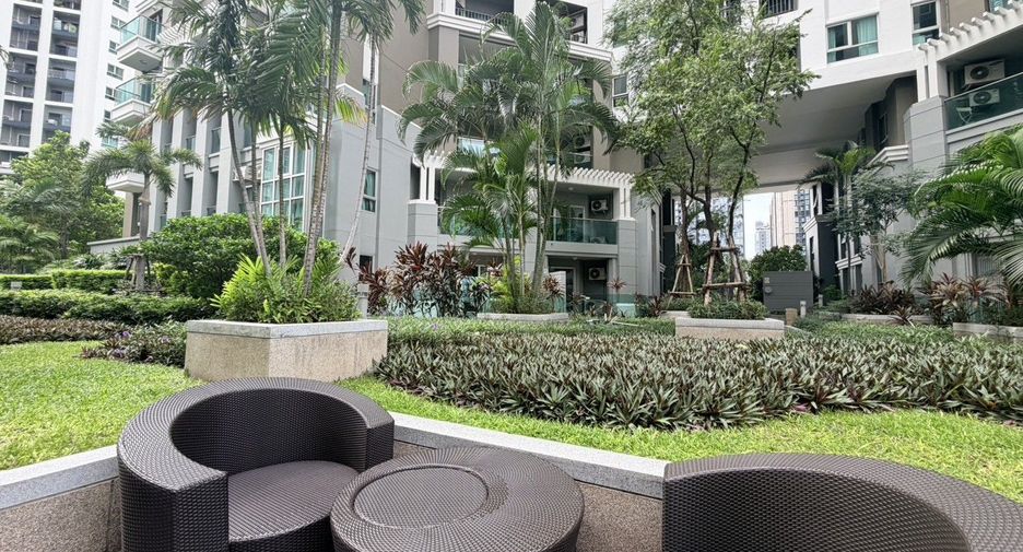 Condo en venta y en alquiler de 2 habitaciones en Huai Khwang, Bangkok