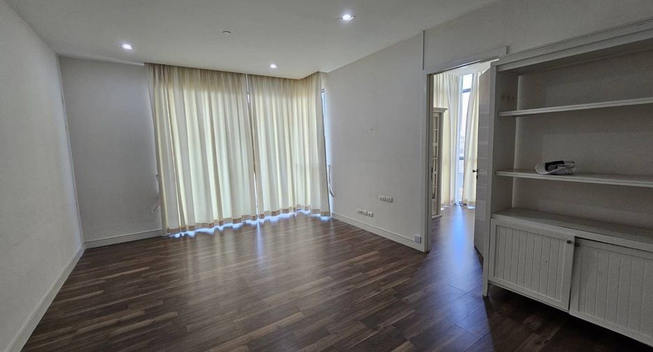 For rent 2 ベッドルーム condo in Phra Khanong, Bangkok