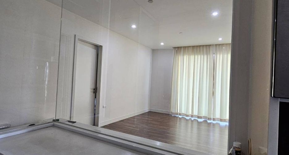 For rent 2 ベッドルーム condo in Phra Khanong, Bangkok