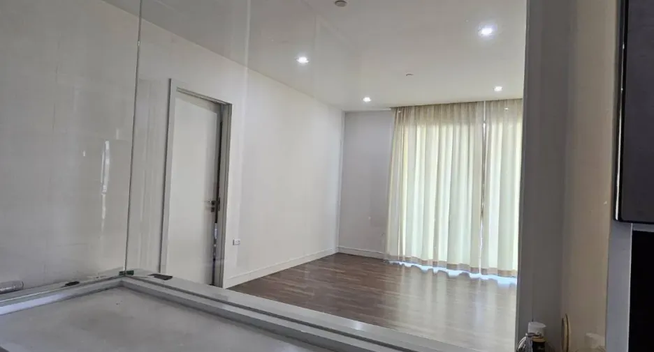 Wohnung zur Miete mit 2 Zimmer in Phra Khanong, Bangkok