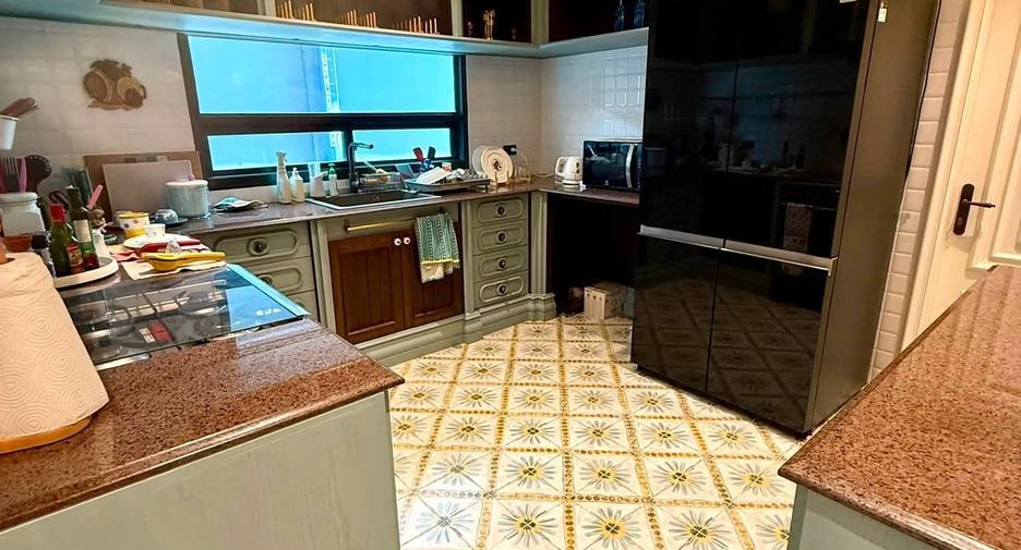Casa en alquiler de 4 habitaciones en Bang Kapi, Bangkok