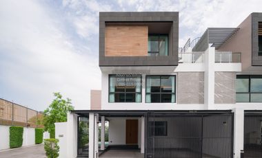 Casa en venta de 3 habitaciones en Huai Khwang, Bangkok