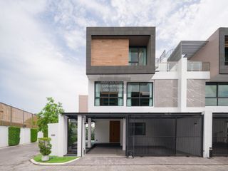 Casa en venta de 3 habitaciones en Huai Khwang, Bangkok