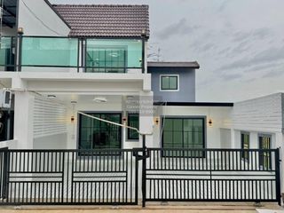 出售 4 卧室 联排别墅 在 Mueang Nonthaburi, Nonthaburi