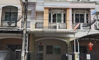Casa adosada en venta de 4 habitaciones en Bueng Kum, Bangkok