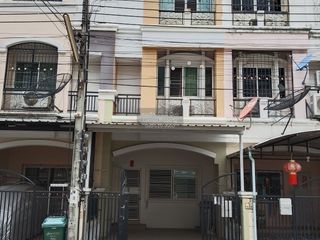 Casa adosada en venta de 4 habitaciones en Bueng Kum, Bangkok