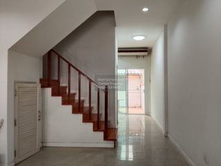 Casa adosada en venta de 4 habitaciones en Bueng Kum, Bangkok