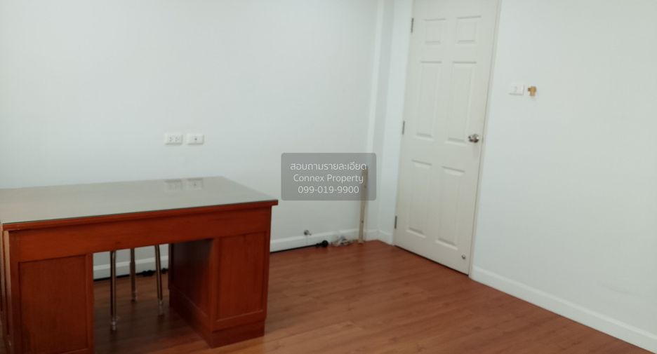 Casa adosada en venta de 4 habitaciones en Bueng Kum, Bangkok