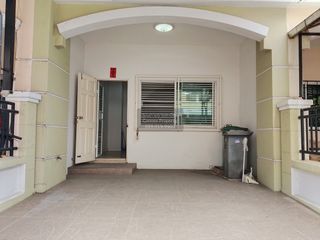 Casa adosada en venta de 4 habitaciones en Bueng Kum, Bangkok