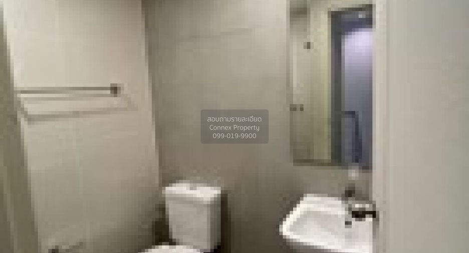For sale 4 bedrooms townhouse in Mueang Samut Prakan, Samut Prakan