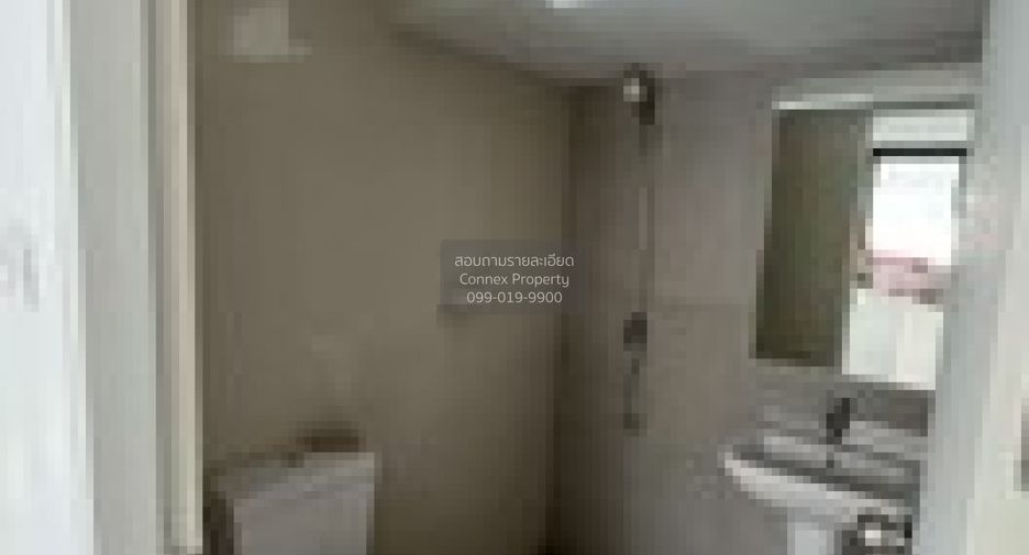 For sale 4 bedrooms townhouse in Mueang Samut Prakan, Samut Prakan