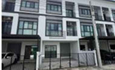 For sale 4 bedrooms townhouse in Mueang Samut Prakan, Samut Prakan