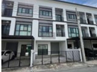 For sale 4 bedrooms townhouse in Mueang Samut Prakan, Samut Prakan