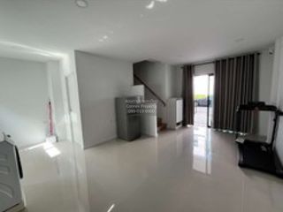For sale 4 bedrooms townhouse in Mueang Samut Prakan, Samut Prakan