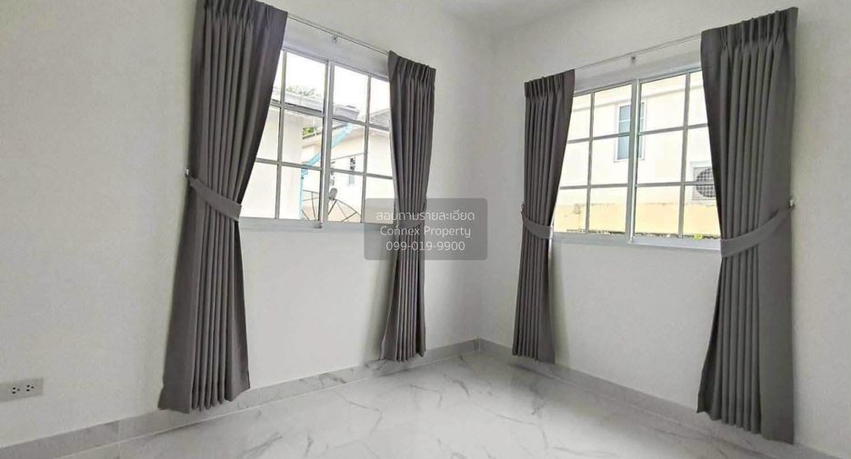 Casa adosada en venta de 4 habitaciones en Khlong Sam Wa, Bangkok