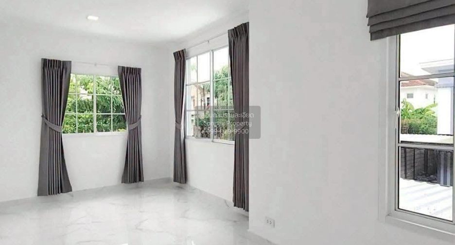 Casa adosada en venta de 4 habitaciones en Khlong Sam Wa, Bangkok