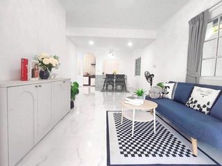 Casa adosada en venta de 4 habitaciones en Khlong Sam Wa, Bangkok