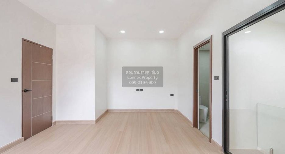 Casa adosada en venta de 3 habitaciones en Wang Thonglang, Bangkok