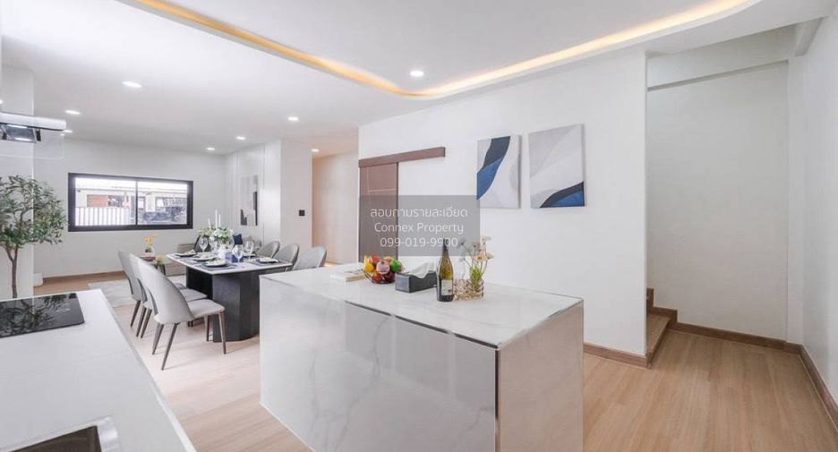 Casa adosada en venta de 3 habitaciones en Wang Thonglang, Bangkok