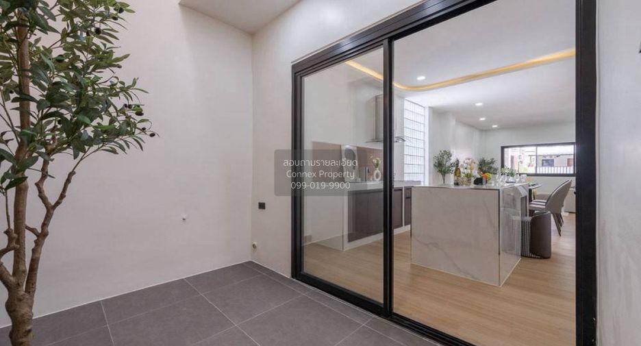 Casa adosada en venta de 3 habitaciones en Wang Thonglang, Bangkok