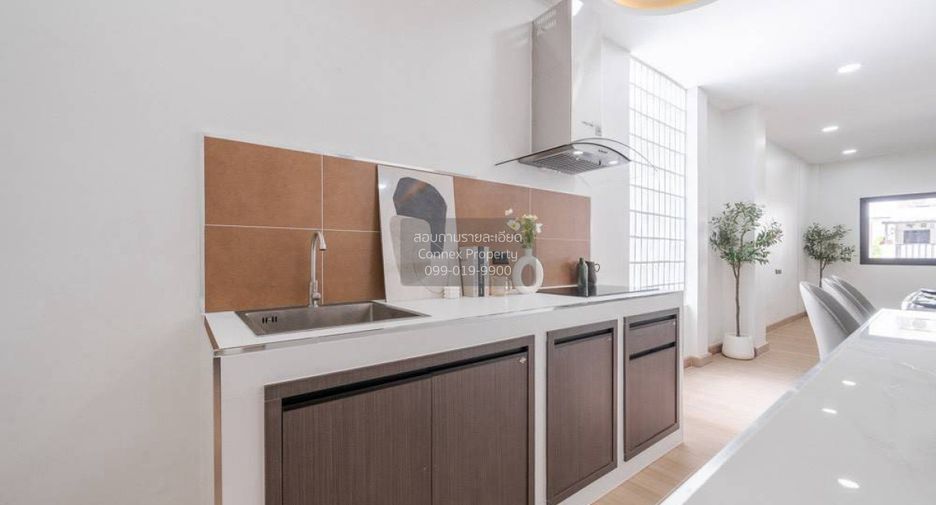 Casa adosada en venta de 3 habitaciones en Wang Thonglang, Bangkok