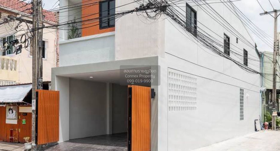 Casa adosada en venta de 3 habitaciones en Wang Thonglang, Bangkok