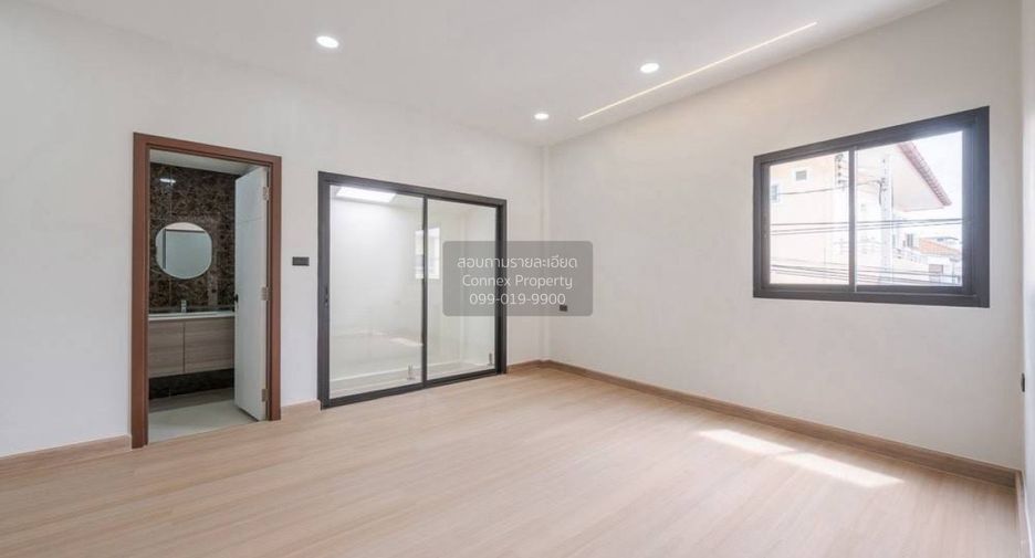 Casa adosada en venta de 3 habitaciones en Wang Thonglang, Bangkok