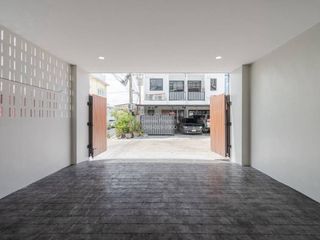 Casa adosada en venta de 3 habitaciones en Wang Thonglang, Bangkok
