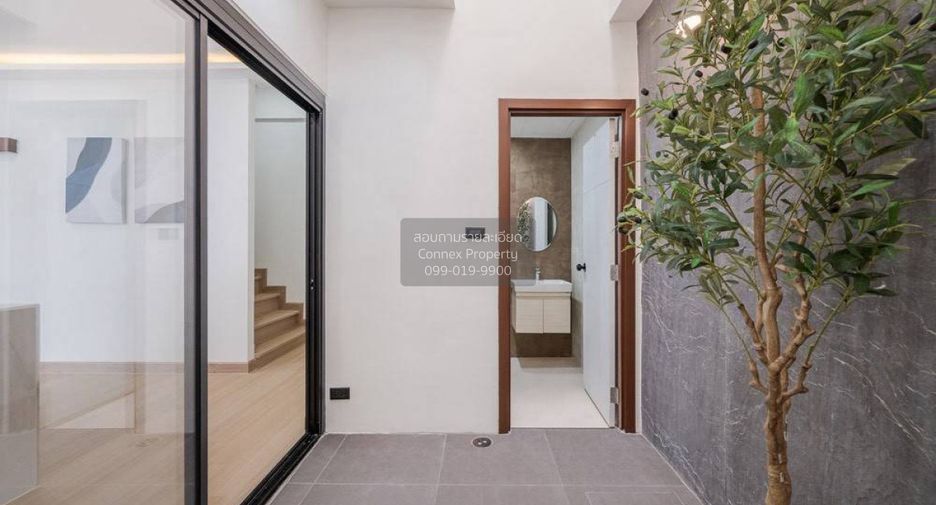 Casa adosada en venta de 3 habitaciones en Wang Thonglang, Bangkok