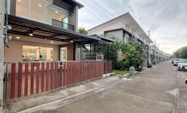 À vendre 4 chambres maison de ville à Mueang Nonthaburi, Nonthaburi