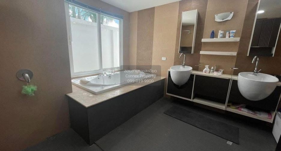 For rent 3 bedrooms villa in Mueang Phuket, Phuket