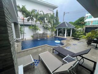 For rent 3 bedrooms villa in Mueang Phuket, Phuket