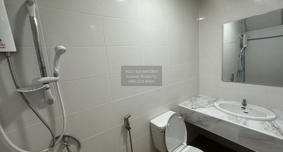 For rent 3 bedrooms townhouse in Wang Thonglang, Bangkok