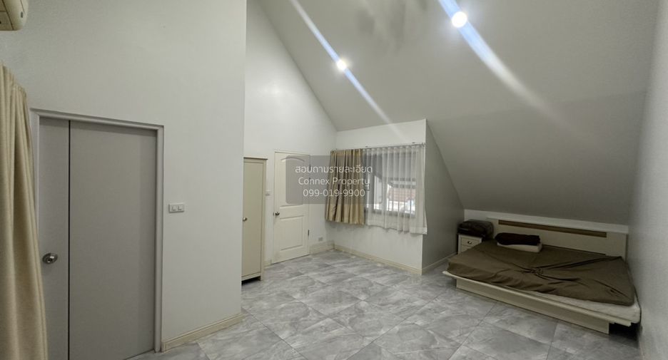 For rent 3 bedrooms townhouse in Wang Thonglang, Bangkok