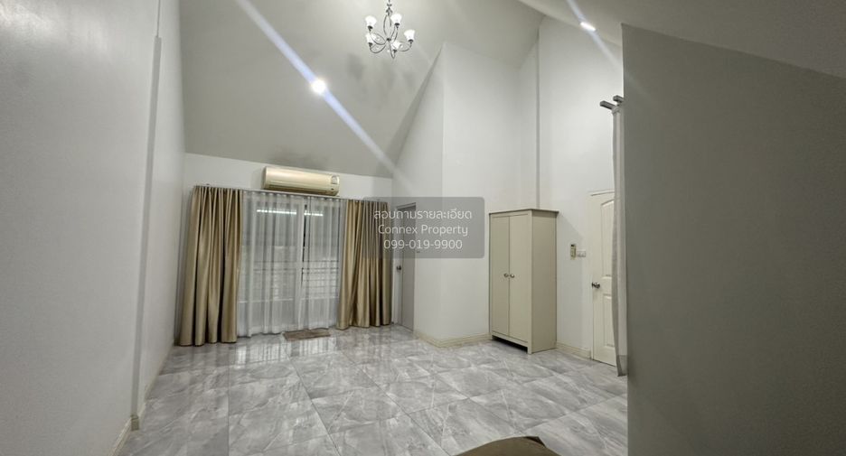 For rent 3 bedrooms townhouse in Wang Thonglang, Bangkok