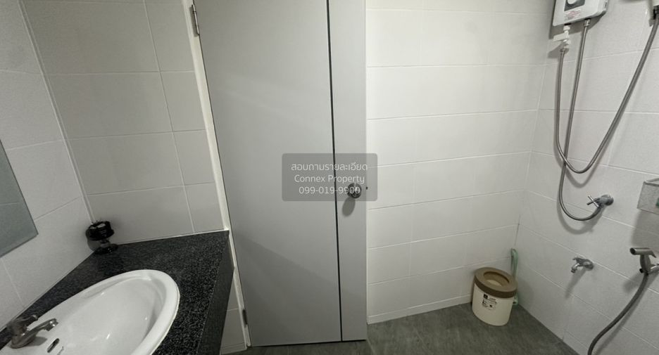 For rent 3 bedrooms townhouse in Wang Thonglang, Bangkok
