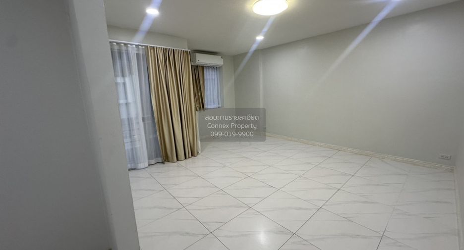 For rent 3 bedrooms townhouse in Wang Thonglang, Bangkok