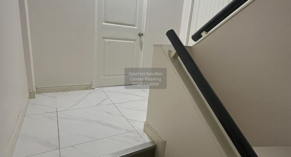 For rent 3 bedrooms townhouse in Wang Thonglang, Bangkok