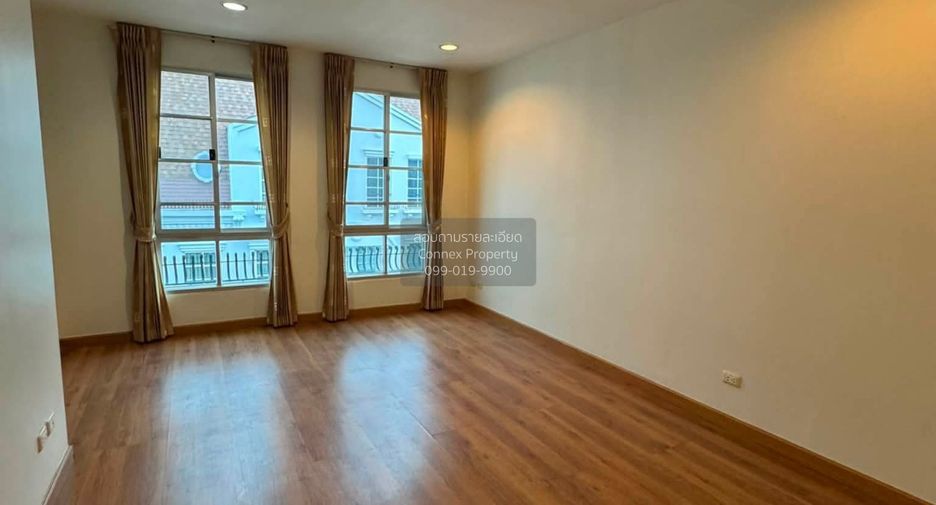 For rent 5 bedrooms townhouse in Yan Nawa, Bangkok