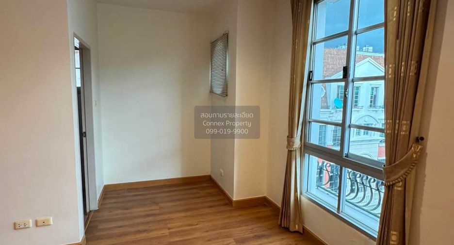 For rent 5 bedrooms townhouse in Yan Nawa, Bangkok