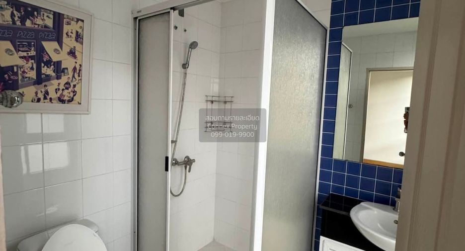 For rent 5 bedrooms townhouse in Yan Nawa, Bangkok