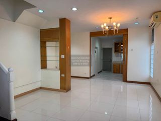 For rent 5 bedrooms townhouse in Yan Nawa, Bangkok