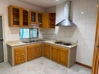 For rent 5 bedrooms townhouse in Yan Nawa, Bangkok
