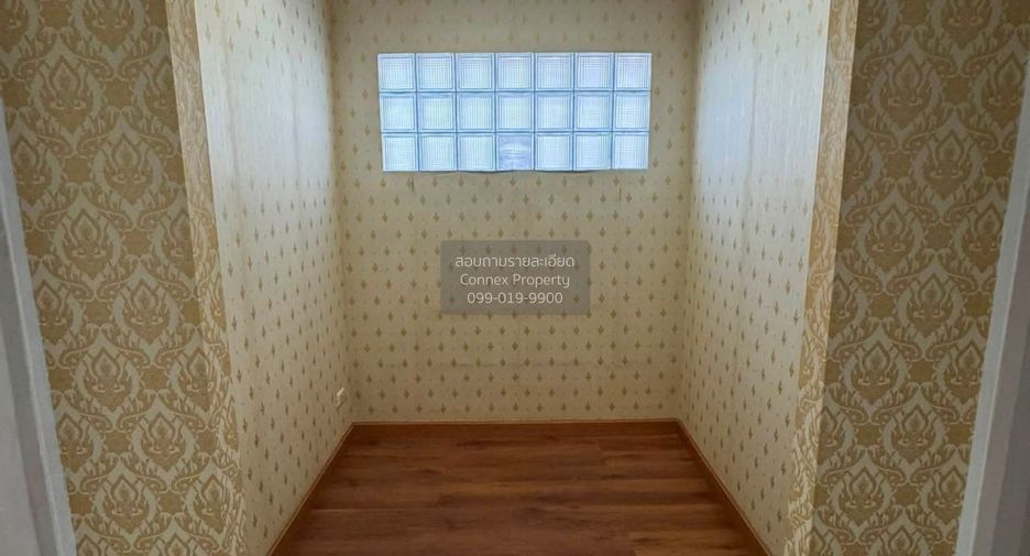 For rent 5 bedrooms townhouse in Yan Nawa, Bangkok