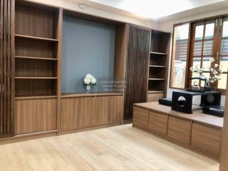 For rent 3 bedrooms townhouse in Huai Khwang, Bangkok