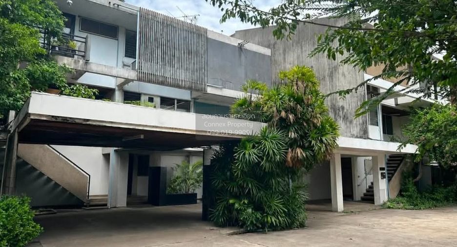 For rent 2 bedrooms townhouse in Phaya Thai, Bangkok