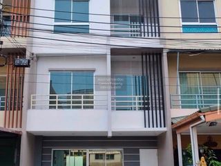 À louer 3 chambres maison de ville à Mueang Nonthaburi, Nonthaburi