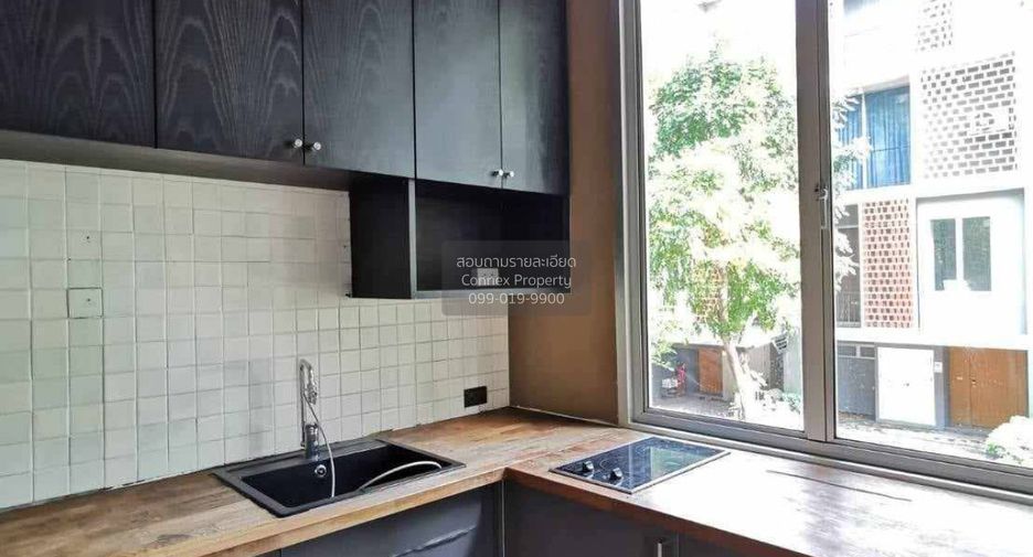 For rent 3 bedrooms townhouse in Khan Na Yao, Bangkok